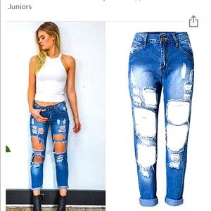 Mid rise medium washed ripped jeans